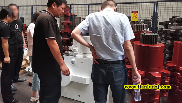 貴陽彭總開展刮板機(jī)配件業(yè)務(wù)，來我廠考察參觀！