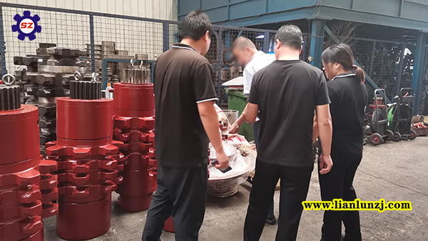 貴陽彭總開展刮板機(jī)配件業(yè)務(wù)，來我廠考察參觀！